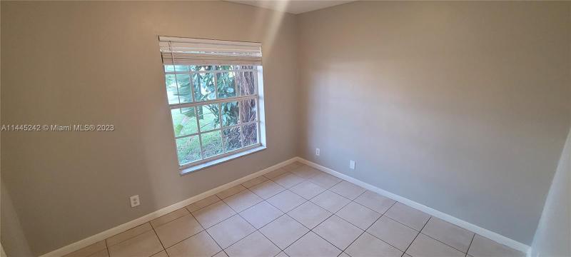  Single Family Homes Photo 11: 1319 SW 83rd Ave  North Lauderdale,  FL 33068