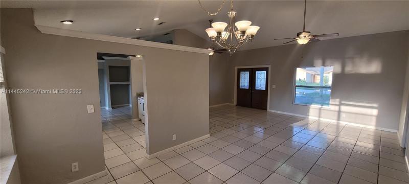  Single Family Homes Photo 6: 1319 SW 83rd Ave  North Lauderdale,  FL 33068