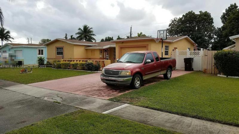  Single Family Homes Photo 13: 3935 NW 37th Ter  Lauderdale Lakes,  FL 33309