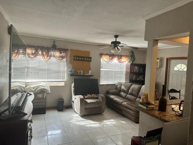  Single Family Homes Photo 3: 3935 NW 37th Ter  Lauderdale Lakes,  FL 33309