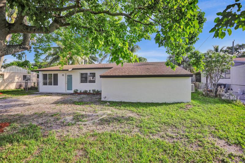  Single Family Homes Photo 45: 6861 SW 18th St  North Lauderdale,  FL 33068