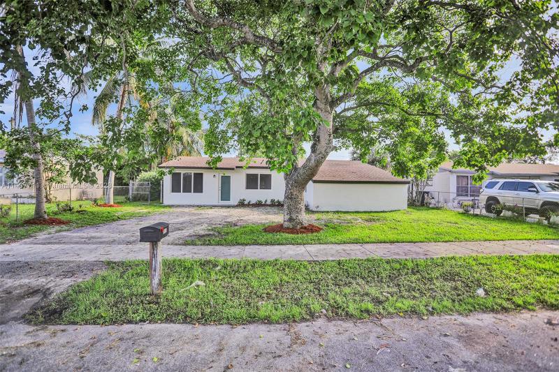  Single Family Homes Photo 47: 6861 SW 18th St  North Lauderdale,  FL 33068