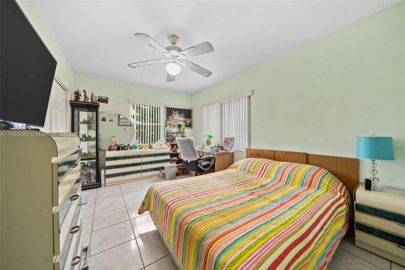  Single Family Homes Photo 11: 6511 SW 18th St  West Miami,  FL 33155