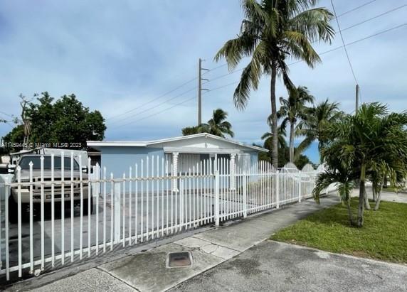  Single Family Homes Photo 3: 5200 NW 183rd St  Miami Gardens,  FL 33055