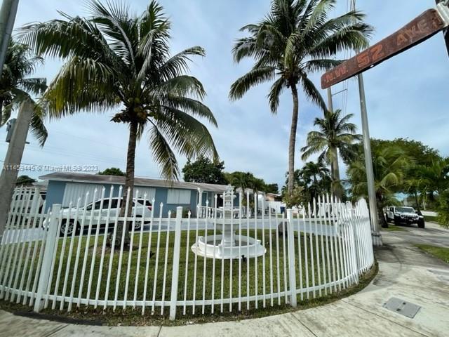  Single Family Homes Photo 4: 5200 NW 183rd St  Miami Gardens,  FL 33055