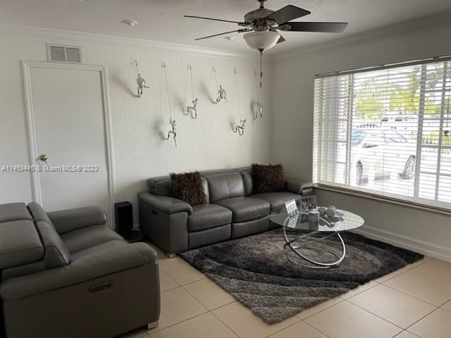  Single Family Homes Photo 6: 5200 NW 183rd St  Miami Gardens,  FL 33055