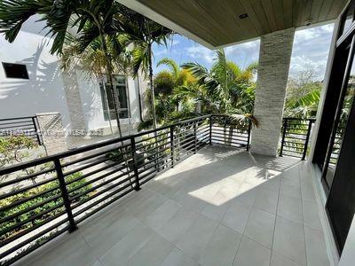  Single Family Homes Photo 4: 8231 NW 48th St  Doral,  FL 33166