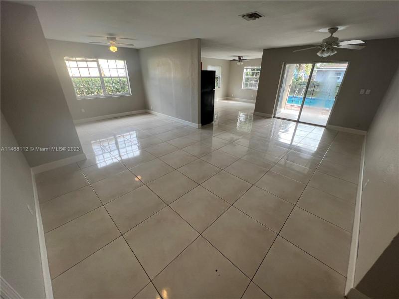  Single Family Homes Photo 2: 6820 SW 7th Ct  North Lauderdale,  FL 33068