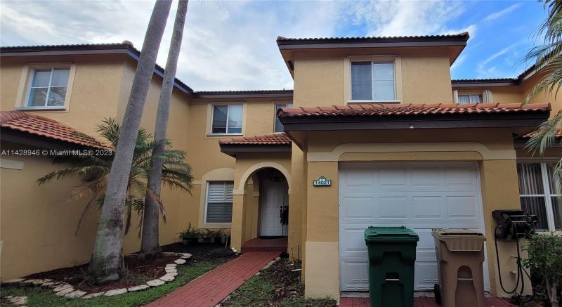First Photo for Home For Sale at 14021 N Forest Oak Cir 14021 Davie, FL. 33325