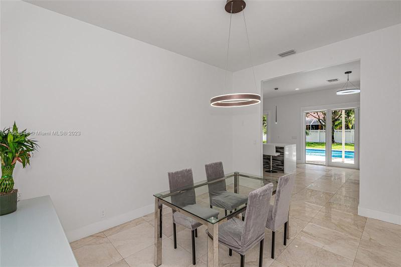  Single Family Homes Photo 12: 5309 NW 110th Ave  Coral Springs,  FL 33076