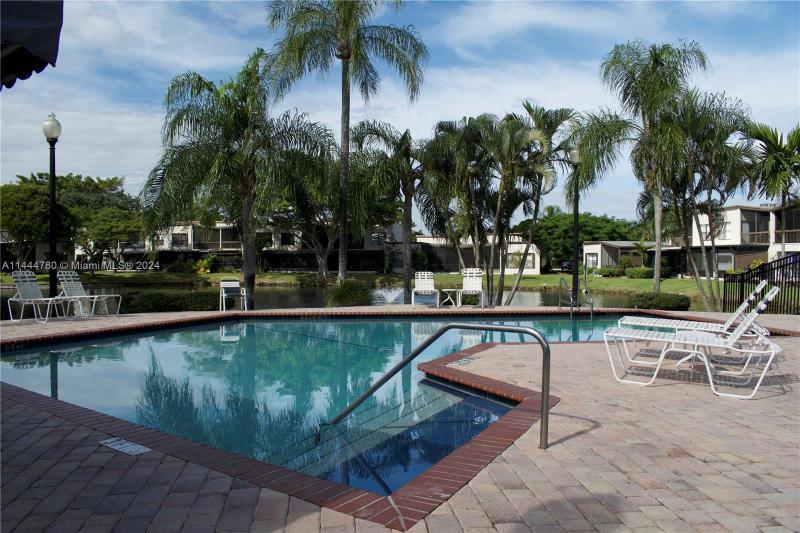 First Photo for Home For Sale at 960 Mockingbird Ln 621 Plantation, FL. 33324