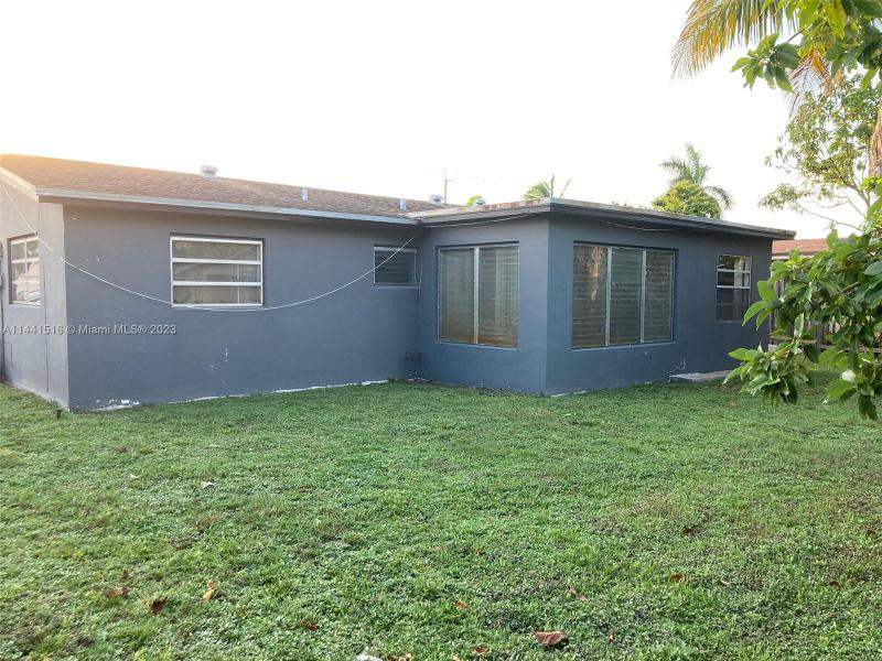  Single Family Homes Photo 4: 3548 NW 37th Ave  Lauderdale Lakes,  FL 33309