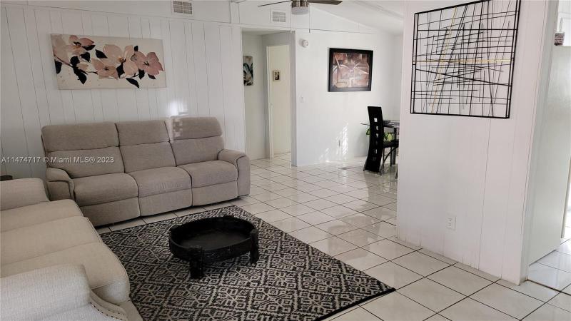  Single Family Homes Photo 3:  Sweetwater,  FL 33172