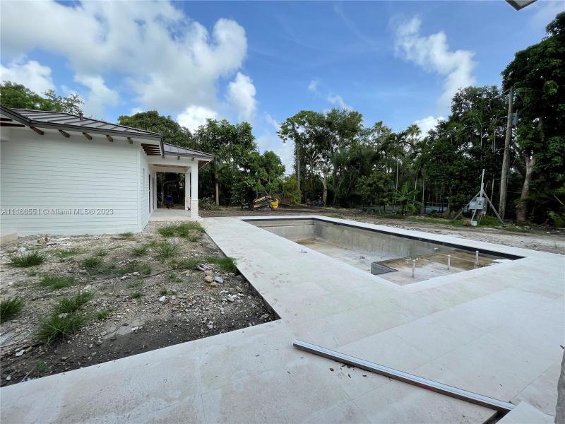  Single Family Homes Photo 11: 10700 SW 60th Ave  Pinecrest,  FL 33156