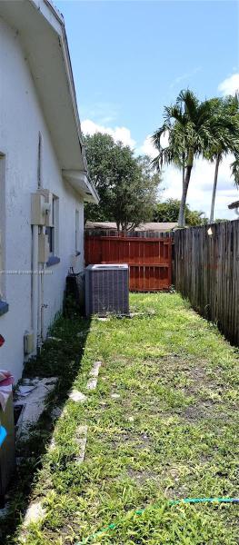  Single Family Homes Photo 18: 8260 SW 8th St  North Lauderdale,  FL 33068