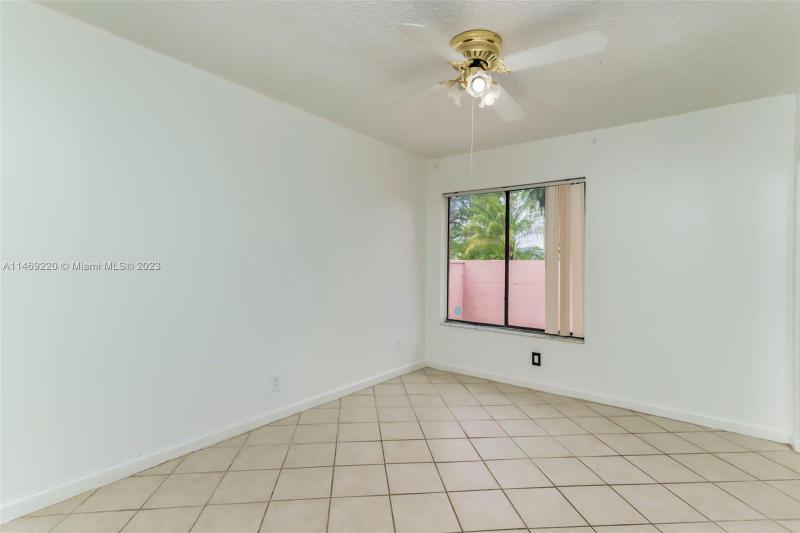  Single Family Homes Photo 13: 5570 SW 9th Ct  Margate,  FL 33068
