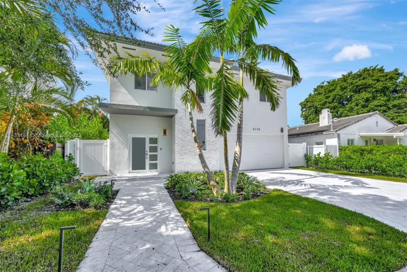  Single Family Homes Photo 4: 5770 SW 9th Ter  West Miami,  FL 33144