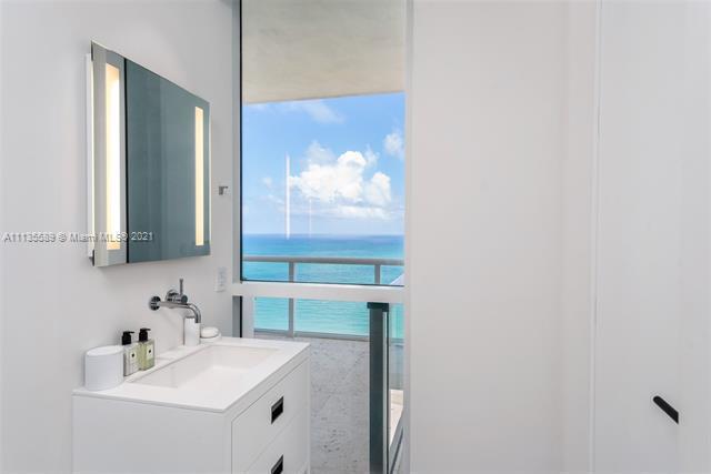 Photos for unit 3502 at CONTINUUM ON SOUTH BEACH