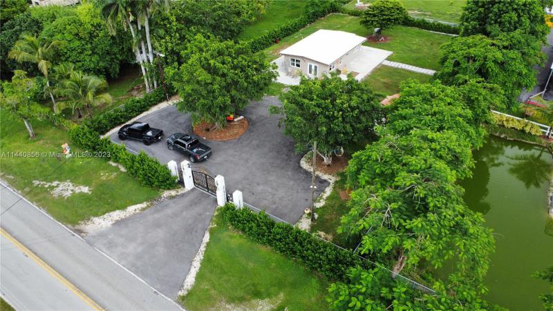  Single Family Homes Photo 4: 36355 SW 192nd Ave  Homestead,  FL 33034