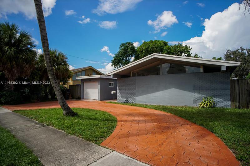  Single Family Homes Photo 17: 4431 NW 36th St  Lauderdale Lakes,  FL 33319