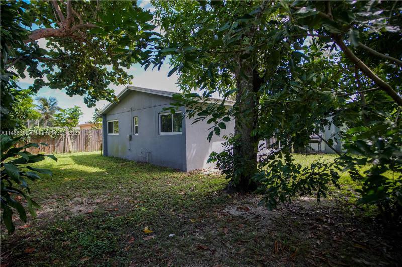  Single Family Homes Photo 20: 4431 NW 36th St  Lauderdale Lakes,  FL 33319