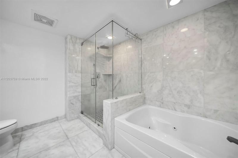 Photos for unit 4501 at 50 Biscayne