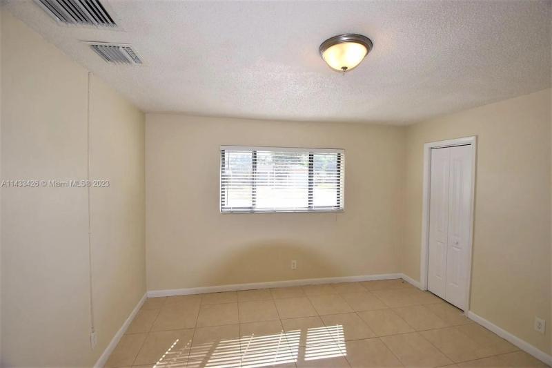  Single Family Homes Photo 10: 3401 NW 38th Ter  Lauderdale Lakes,  FL 33309
