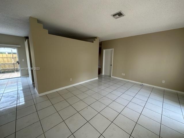  Single Family Homes Photo 3: 22324 SW 99th Ave  Cutler Bay,  FL 33190