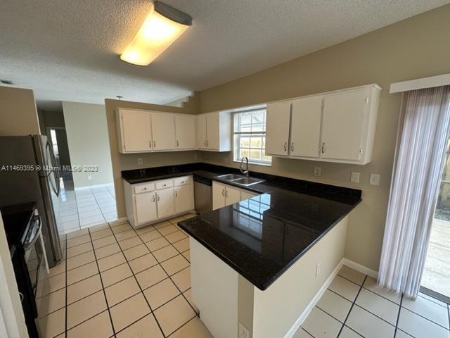  Single Family Homes Photo 5: 22324 SW 99th Ave  Cutler Bay,  FL 33190