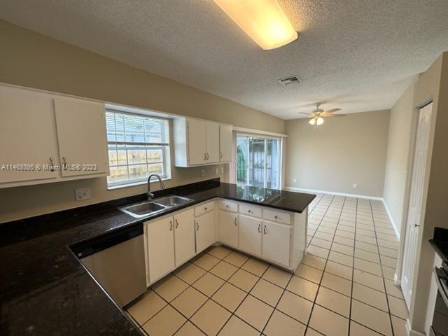  Single Family Homes Photo 6: 22324 SW 99th Ave  Cutler Bay,  FL 33190