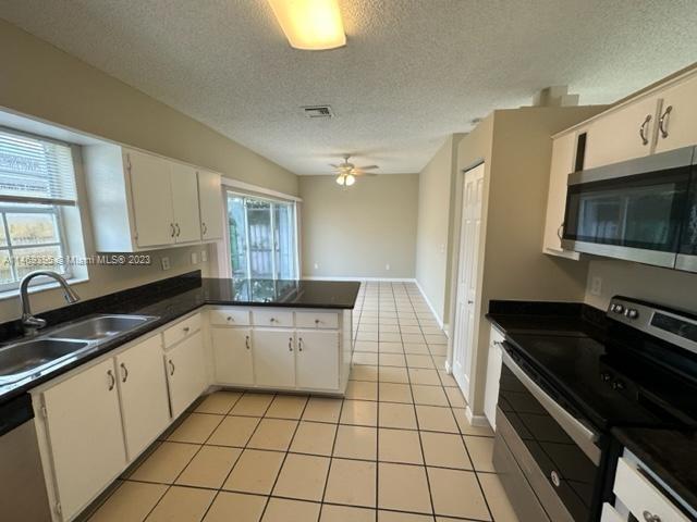  Single Family Homes Photo 7: 22324 SW 99th Ave  Cutler Bay,  FL 33190
