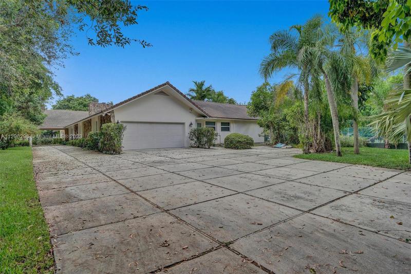  Single Family Homes Photo 4: 4020 NW 101st Dr  Coral Springs,  FL 33065