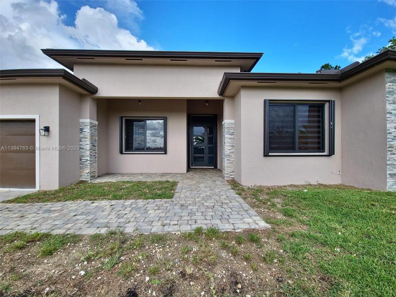  Single Family Homes Photo 3: 28955 SW 189th Ave  Homestead,  FL 33030