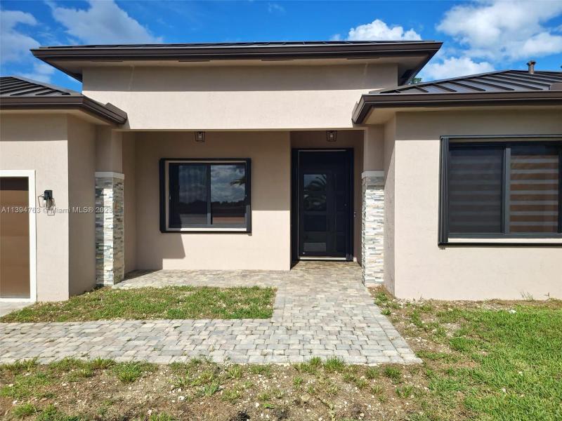  Single Family Homes Photo 5: 28955 SW 189th Ave  Homestead,  FL 33030