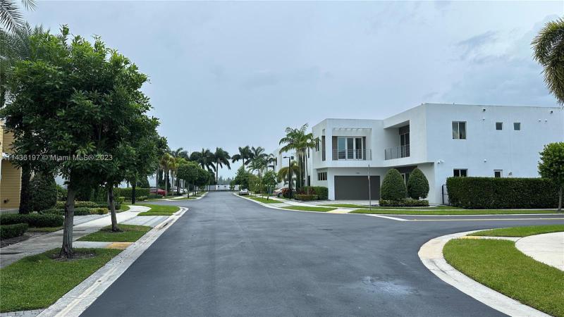  Single Family Homes Photo 4: 7515 NW 99th Ave  Doral,  FL 33178