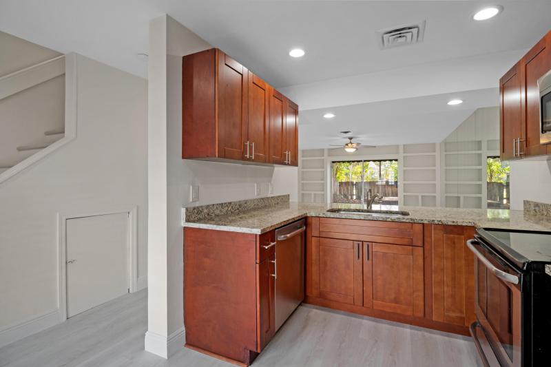  Condo & Townhome Photos