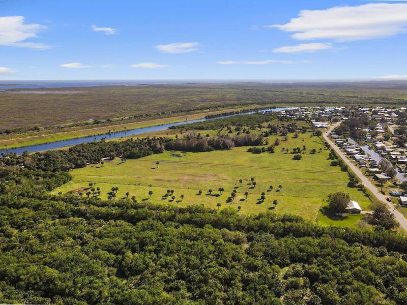  Commercial & Industrial Land Images 