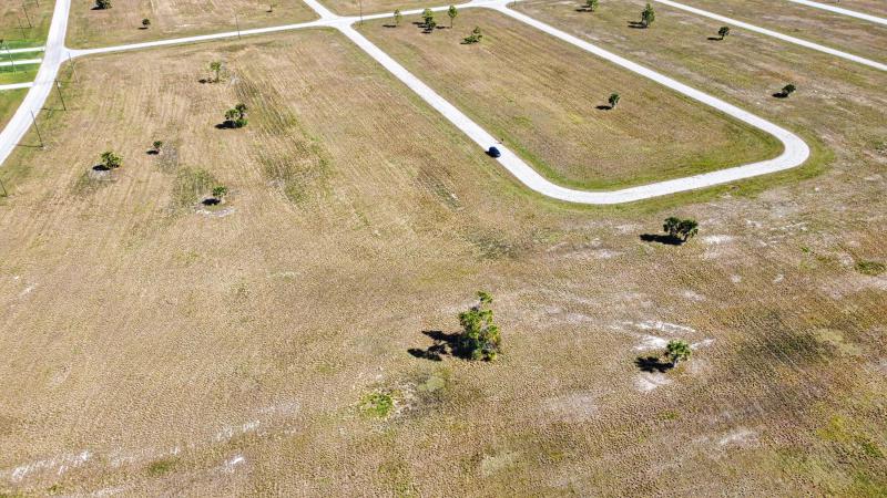  Commercial & Industrial Land Images 