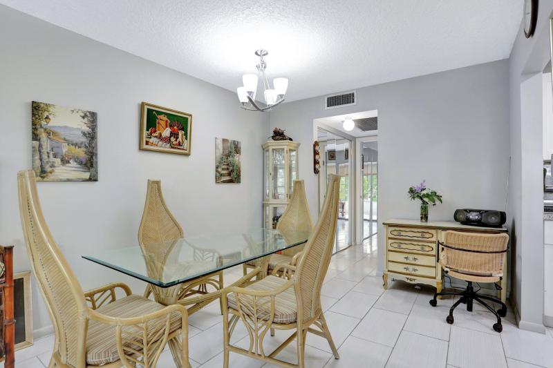  Condo & Townhome Photos