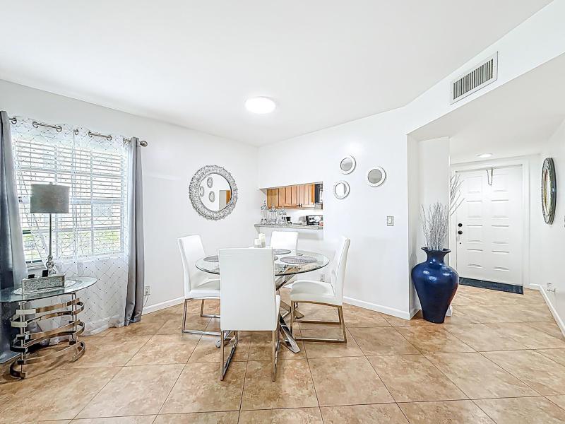  Condo & Townhome Photos