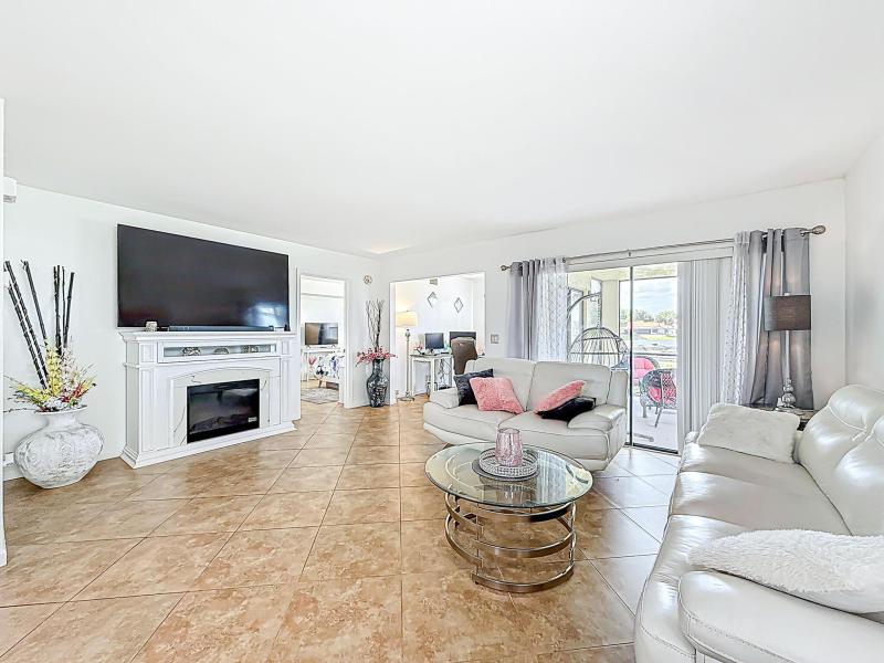  Condo & Townhome Photos
