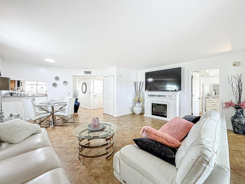  Condo & Townhome Photos