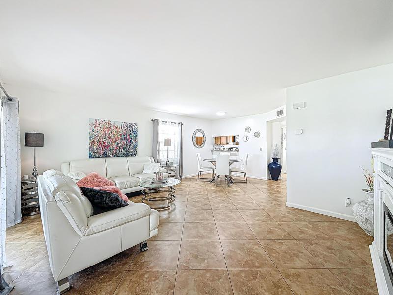  Condo & Townhome Photos
