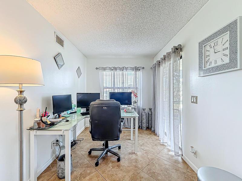  Condo & Townhome Photos
