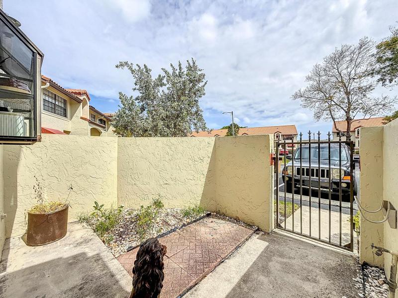  Condo & Townhome Photos