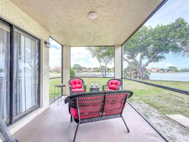  Condo & Townhome Photos