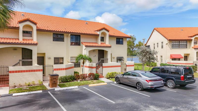  Condo & Townhome Photos