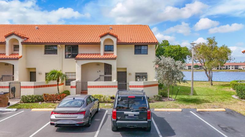  Condo & Townhome Photos