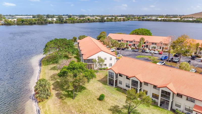  Condo & Townhome Photos