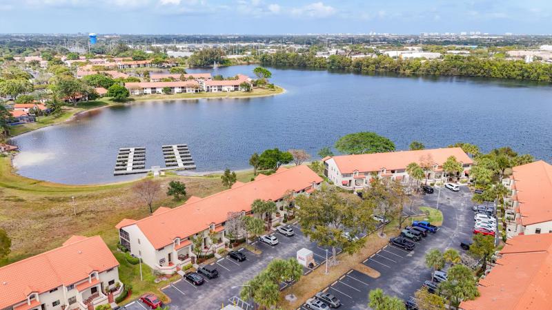  Condo & Townhome Photos